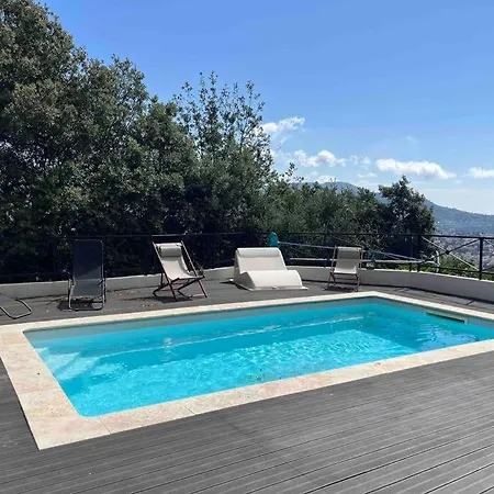 Piscine Les Pieds Dans L'eau *