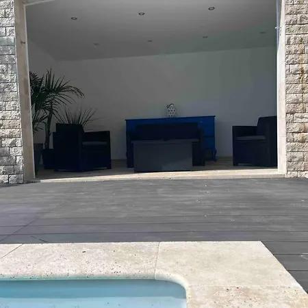 Piscine Les Pieds Dans L'eau Daire