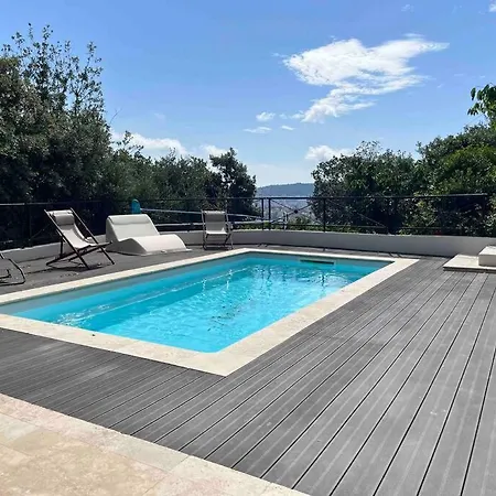 Piscine Les Pieds Dans L'eau Daire *