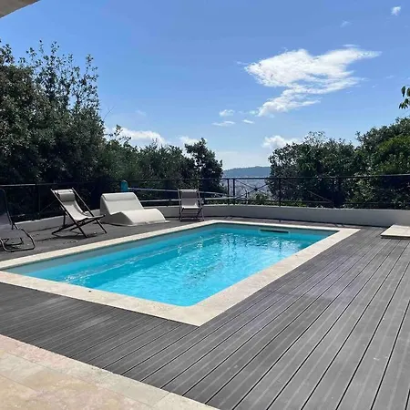Daire Piscine Les Pieds Dans L'eau